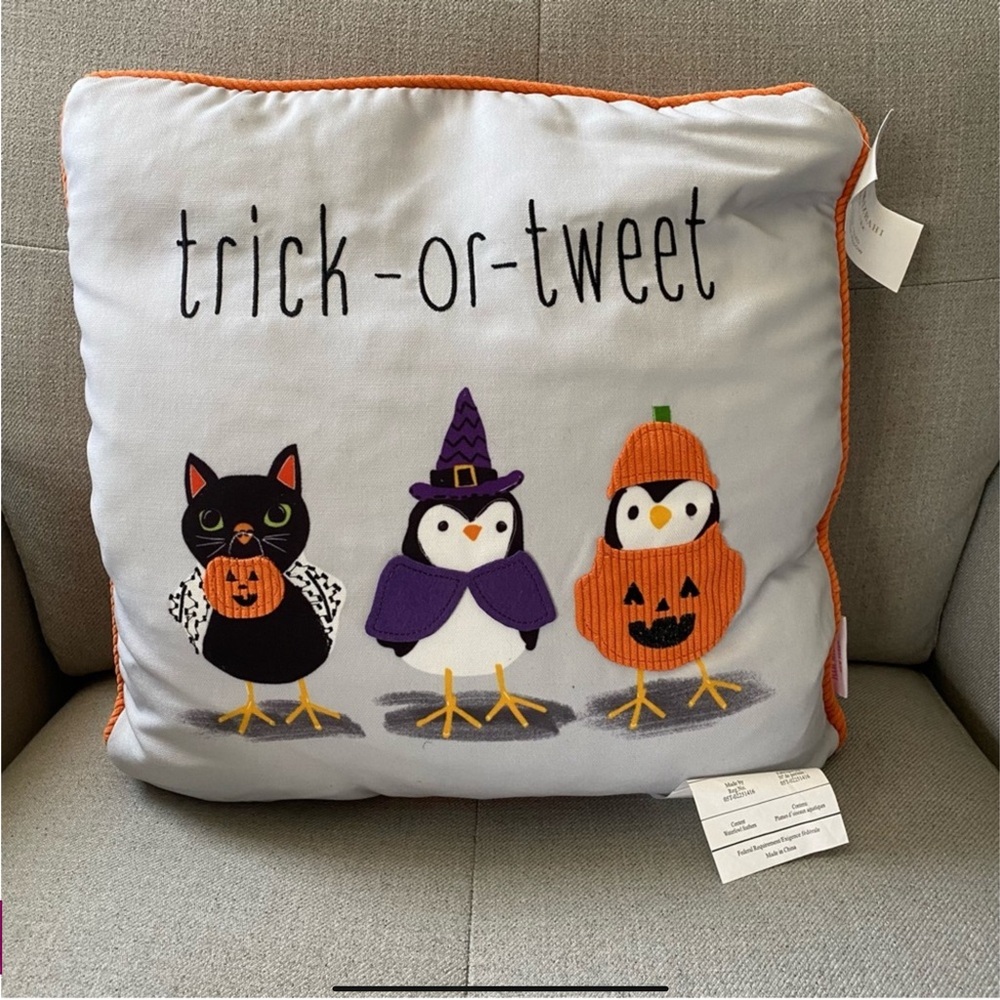 Halloween Trick-or-Tweet Pillow